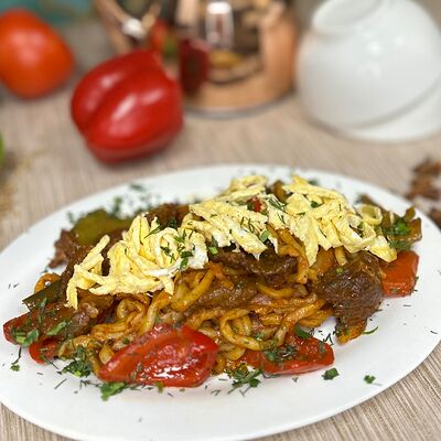 Жареный лагман в Алтын Кафе по цене 590 ₽