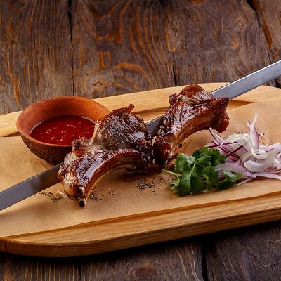 Шашлык из бараньей корейки в У Ханумы по цене 1650 ₽