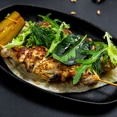 Шашлычки из куриной грудки в Rast Pub по цене 490 ₽