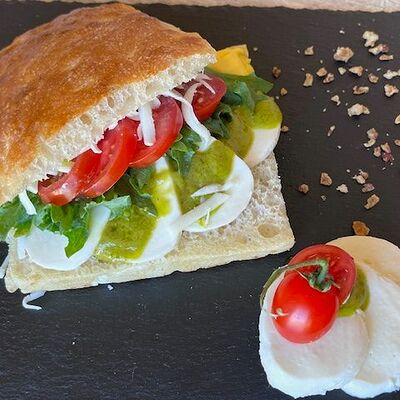 Панини Капрезе в Сыр вашему дому по цене 297 ₽