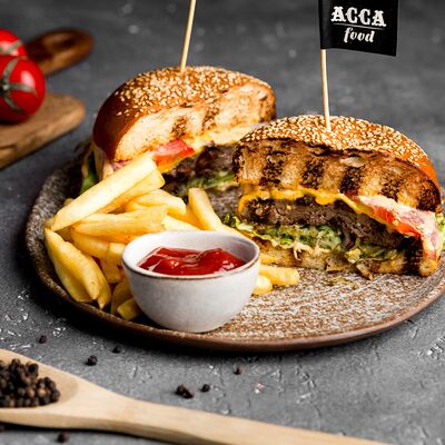 Dauble Асса бургер с двумя котлетами из говядины и с гарниром в A Food по цене 760