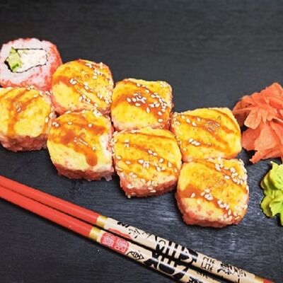 Запечённая Калифорния с унаги соусом в Суши Max по цене 350