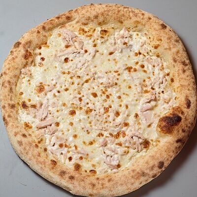 Пицца с цыпленком и сыром в Кафе Итальянцы по цене 740 ₽