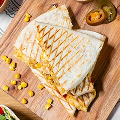Чикен кесадилья BBQ в Tacoland по цене 765 ₽