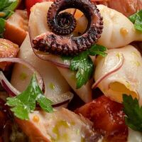 Морепродукты с соусом тоннато в Этаж 41