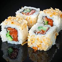 Лосось с миндалём в Bao sushi