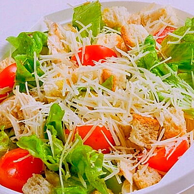 Салат Цезарь с курицей в Мимино по цене 870 ₽