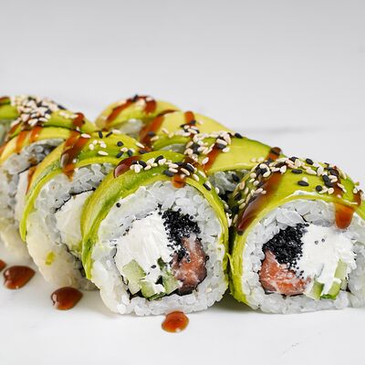 В авокадо с лососем и чёрной икрой тобико в Ёбисан по цене 839 ₽