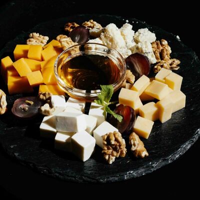 Плато сыров в MAO lounge bar по цене 1080 ₽
