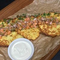 Драники с тартаром из семги в Ribs