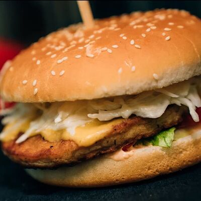 Чикенбургер в FoodBox по цене 450 ₽