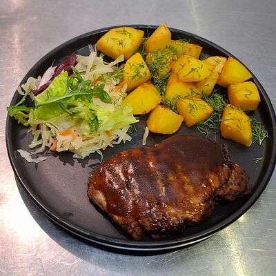 Свиная корейка под соусом барбекю в Паркофка по цене 450 ₽