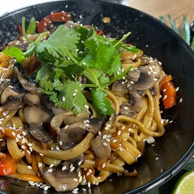 Лапша с грибами в Wok Street по цене 349 ₽