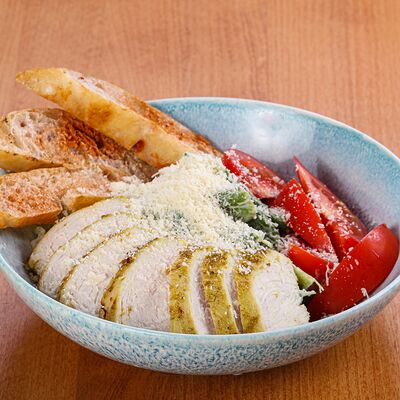 Цезарь с курицей в Панчо фактори по цене 550 ₽