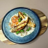 Хрустящий брокколи с куриным филе с ореховым соусом в Piccola Pizza