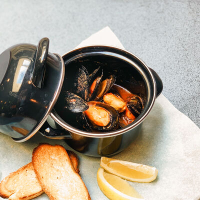 Мидии в соусе блю чиз в Рестомаркет Китчен по цене 530 ₽