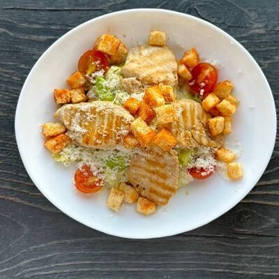 Цезарь с курицей в Грейс HALL по цене 540 ₽