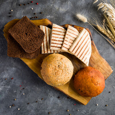 Бездрожжевая булочка с оливками и томатами в Авокадо по цене 175 ₽