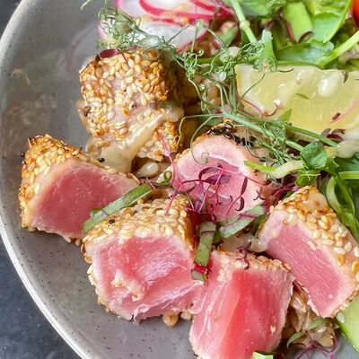 Боул с тунцомв Albert coffee по цене 640 ₽