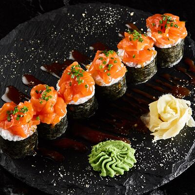 Ролл Тартар лосось в Look lounge по цене 790 ₽