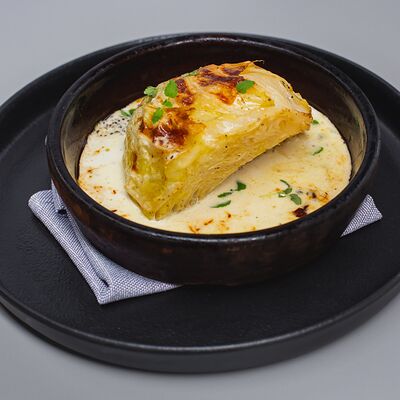 Стейк из молодой капусты в сливочно-трюфельном соусе в Байкал по цене 790 ₽