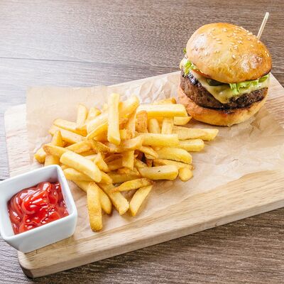 Смаки-бургер с картошкой фри в СМАК по цене 450 ₽