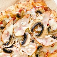 Пицца с ветчиной и грибами в ГлавПирог