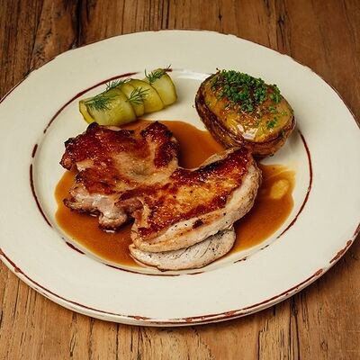 Цыпленок с запеченным картофелем и соусом демик в Pinch по цене 1400 ₽