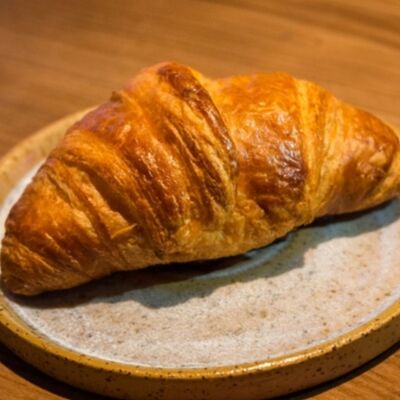 Круассан на масле в Поль Бейкери по цене 140 ₽