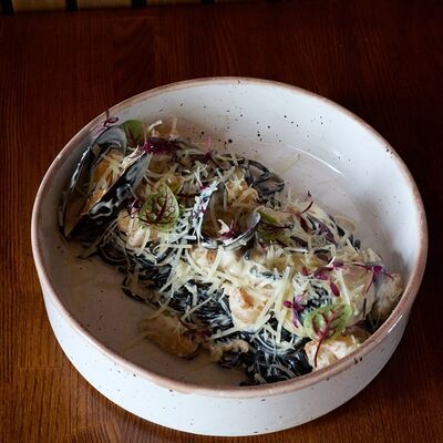 Паста с морепродуктами в сливочно-устричном соусе280гр в Polla Vina по цене 1180 ₽