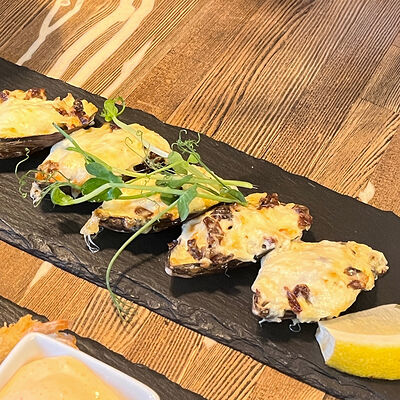 Мидии, запеченные с сыром и вялеными томатамив Шеф Пушкин по цене 660 ₽