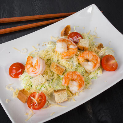 Салат Цезарь с тигровыми креветками в Аквасуши по цене 449