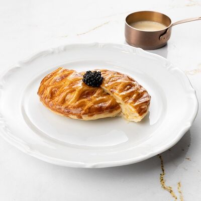 Пирог с треской и лососем с соусом берблан в Рыба моя по цене 1100 ₽