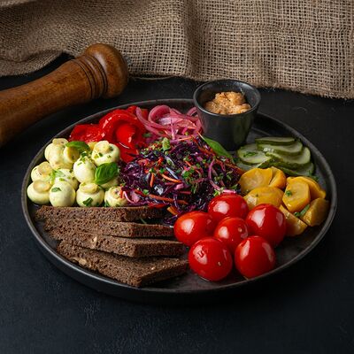 Ассорти солений в Изи Паб по цене 795 ₽