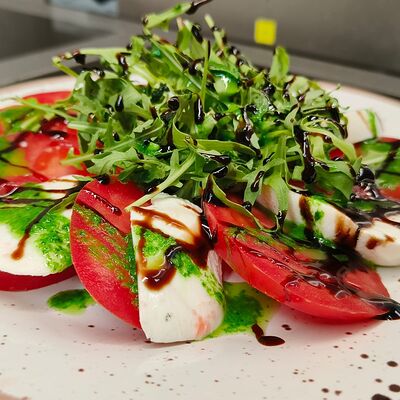 Салат Капрезе в Столовая по цене 646 ₽