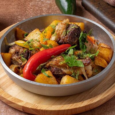 Жаркое из свининыв Lariote по цене 1220 ₽