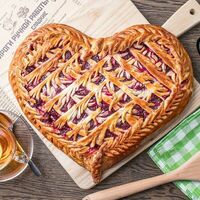 Пирог Сердце с вишней в ГлавПирог
