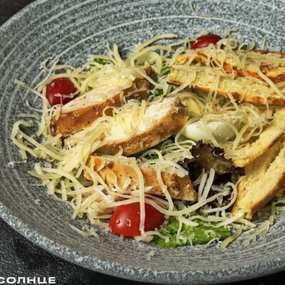 Цезарь с курицей в Солнце по цене 560 ₽