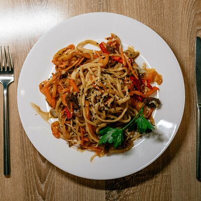 Лапша в соусе терияки в Аян по цене 419 ₽