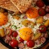 Яичница с колбасками и картофелемв Имбирный пряник по цене 540