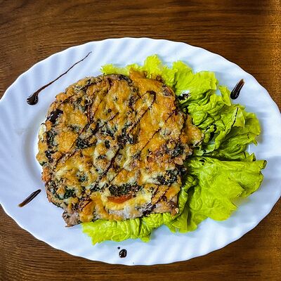 Курица запеченная с сыром и помидором в Юность по цене 480 ₽