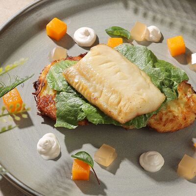 Деруны с копченым муксуном, квашеной капустой, печеной тыквой и муссом из хрена в Four по цене 840 ₽