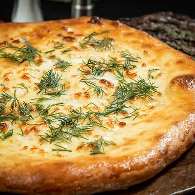 Хачапури с творогом и зеленьюв Пицца Пала по цене 675 ₽