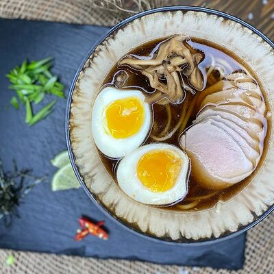 Рамен со свининой, вешенками и яичной лапшой в Гастробар DOM по цене 370