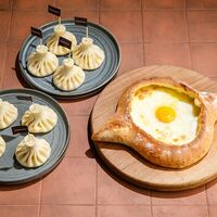 Хачапури и два героя в Асканели Georgian Bistro