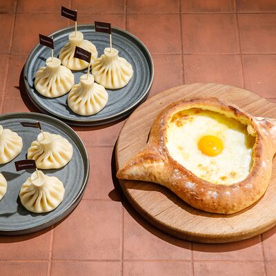 Хачапури и два героя в Асканели Georgian Bistro по цене 1720 ₽