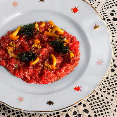 Тартар из говядины с опятамив Краса по цене 947 ₽