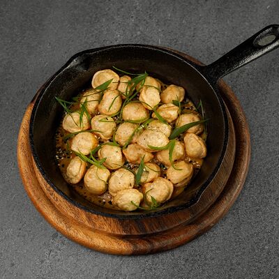 Жареные пельмени с соусом из сливочного карри в азиатском стиле в Кафе Nебо по цене 450 ₽