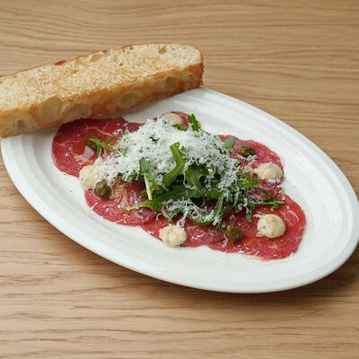 Карпаччо из говядины, горчичный соус, фоккача в Salt по цене 490 ₽