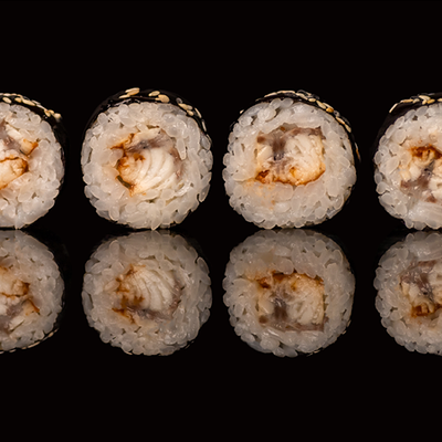 Ролл маки с угрём в SUSHIлка по цене 500 ₽